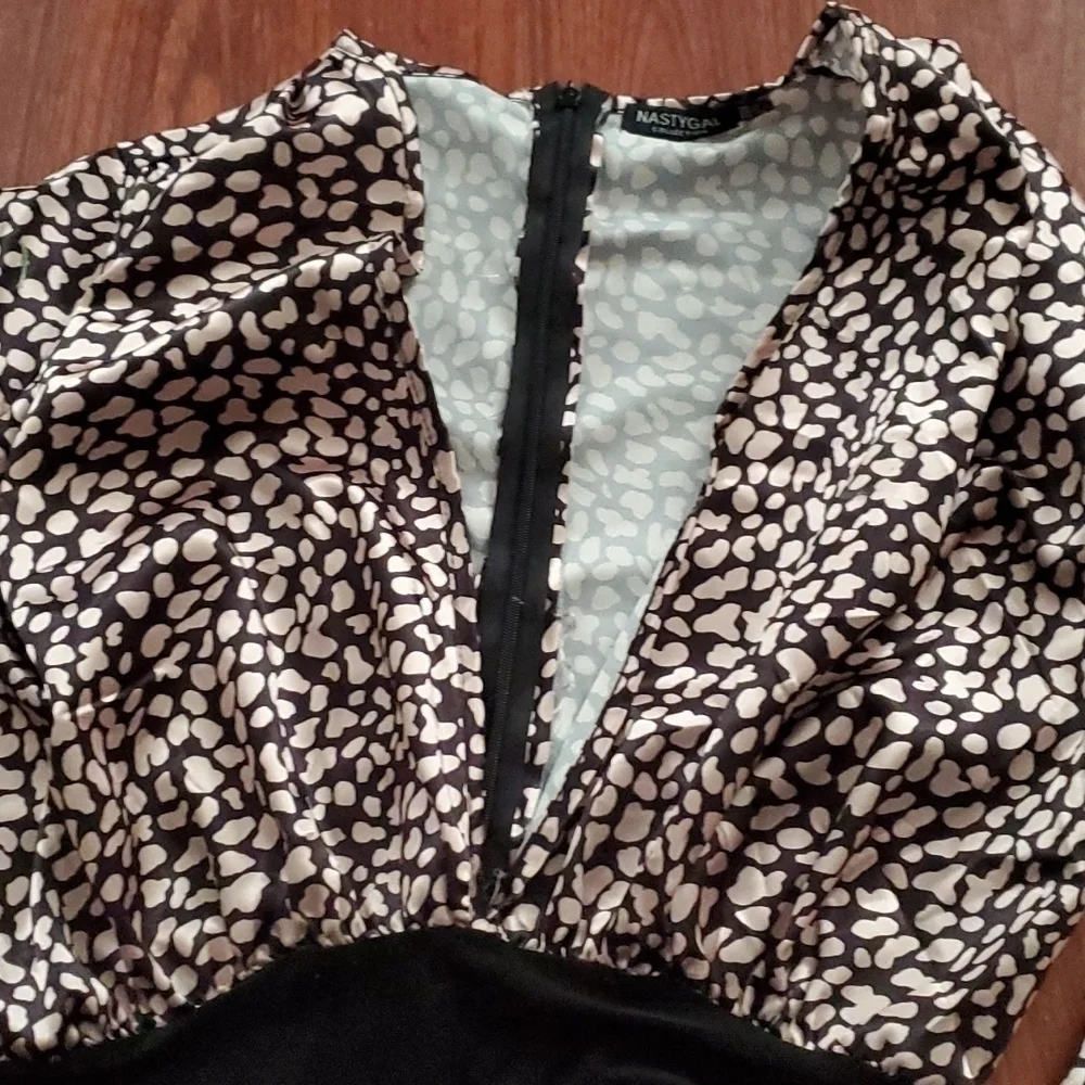 Nasty Gal Bodysuit Size 4 Puff Sleeve